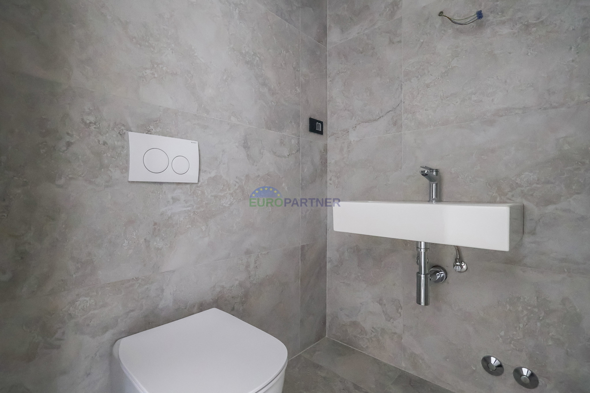 Stanovanje z vrtom, 900 m od morja, Poreč