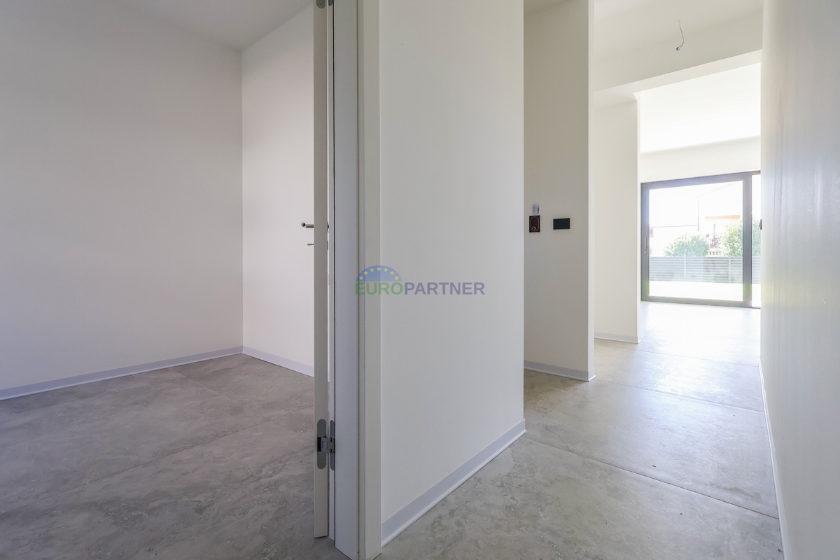 Stanovanje z vrtom, 900 m od morja, Poreč