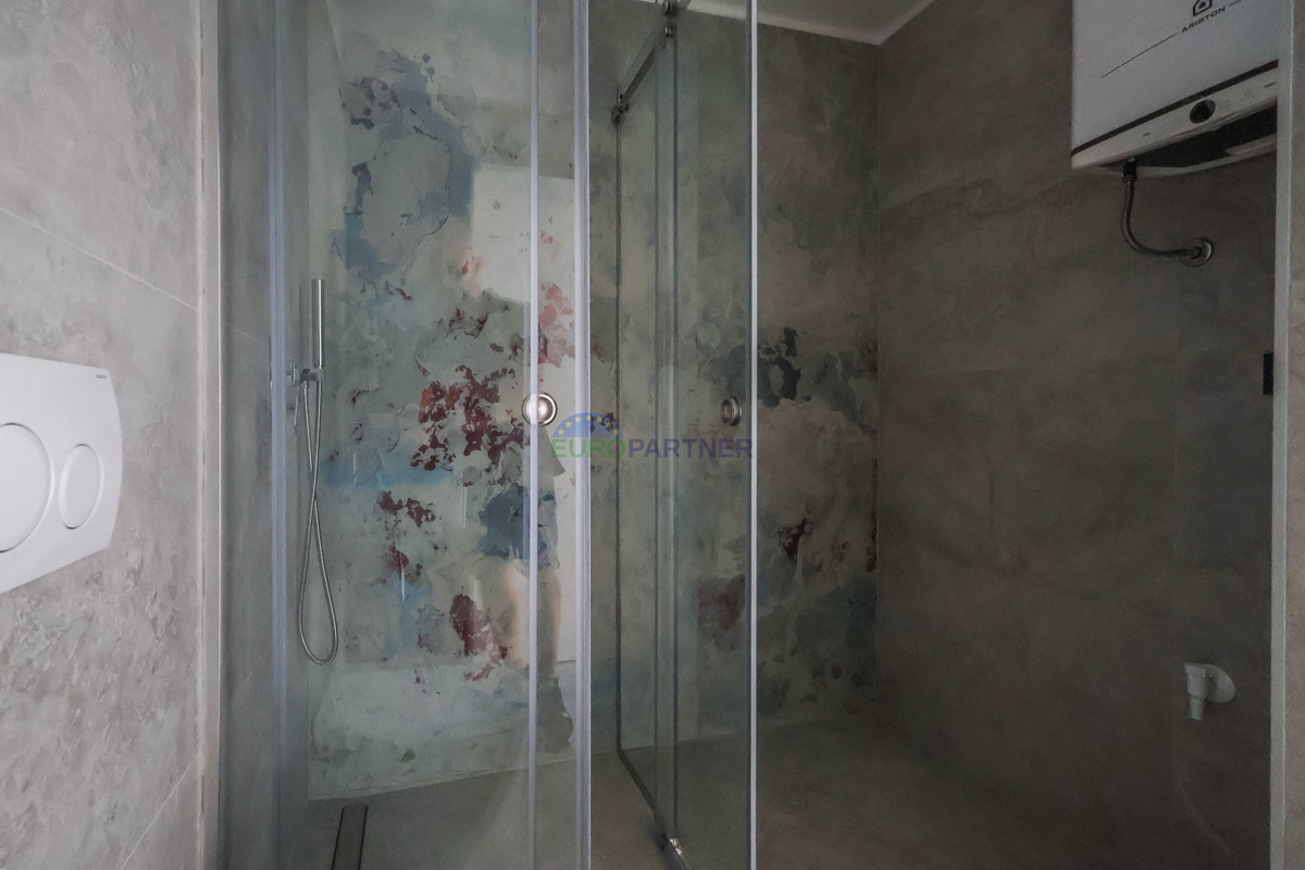 Stanovanje z vrtom, 900 m od morja, Poreč