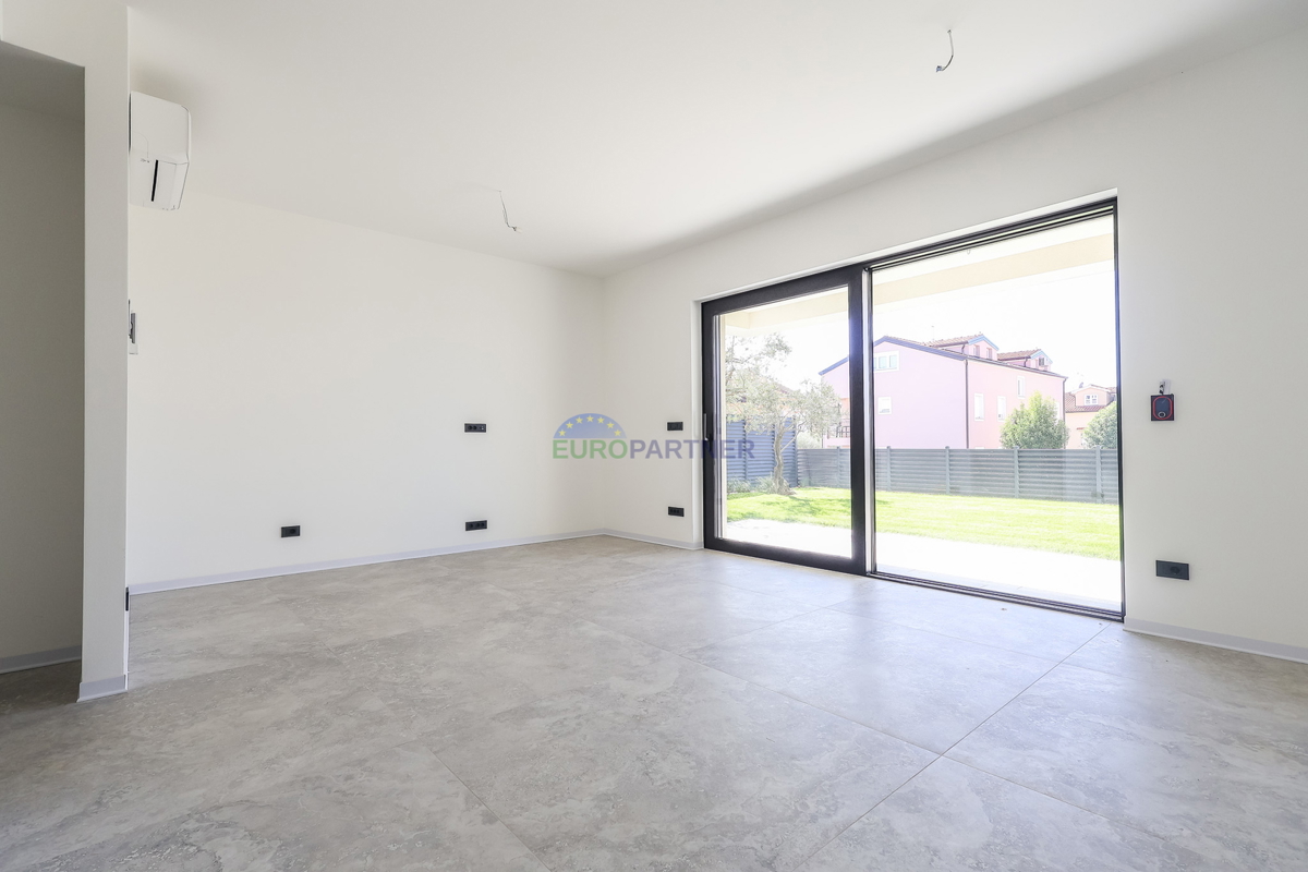 Stanovanje z vrtom, 900 m od morja, Poreč