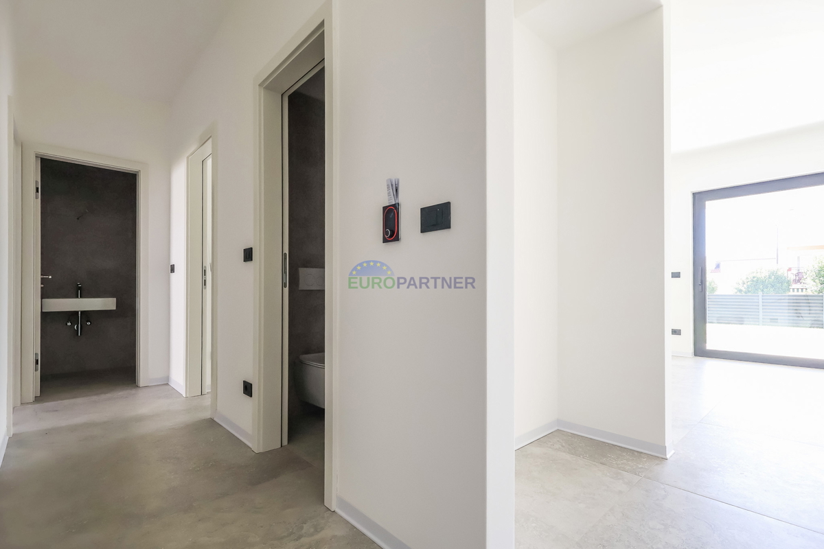 Stanovanje z vrtom, 900 m od morja, Poreč