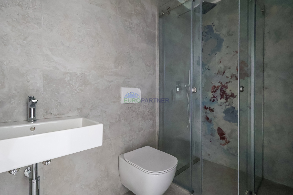 Stanovanje z vrtom, 900 m od morja, Poreč