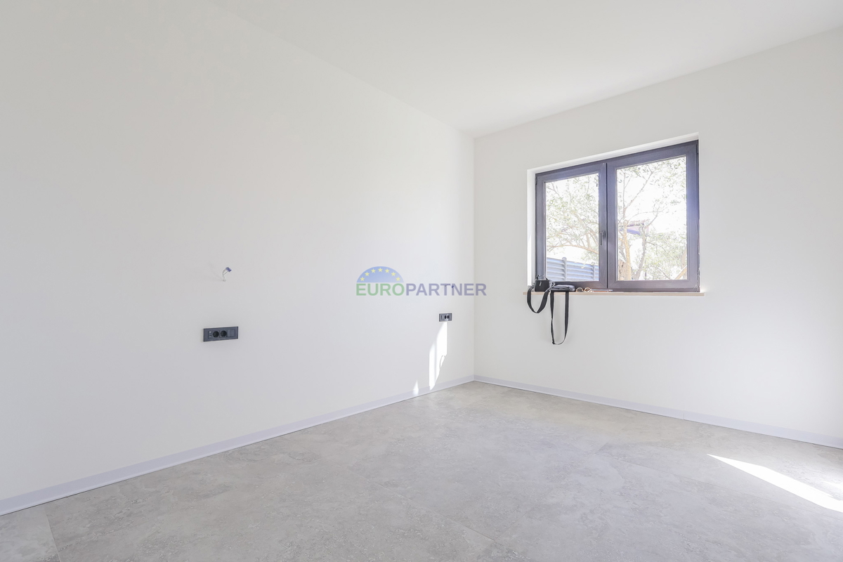 Stanovanje z vrtom, 900 m od morja, Poreč