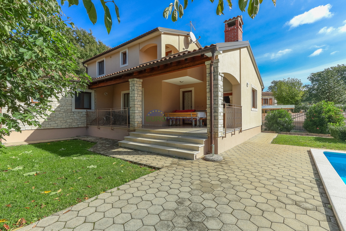 Mediteranska hiša z bazenom, 12 km od Poreča