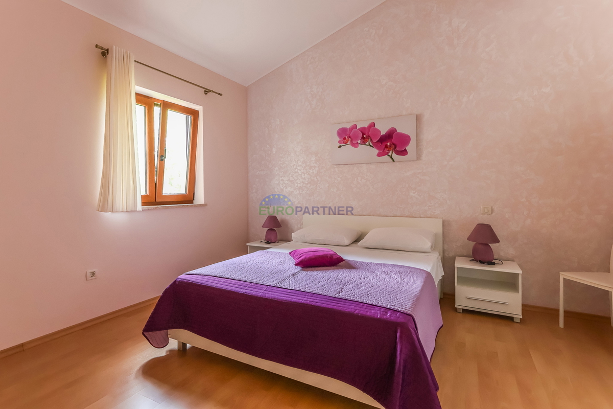 Mediteranska hiša z bazenom, 12 km od Poreča