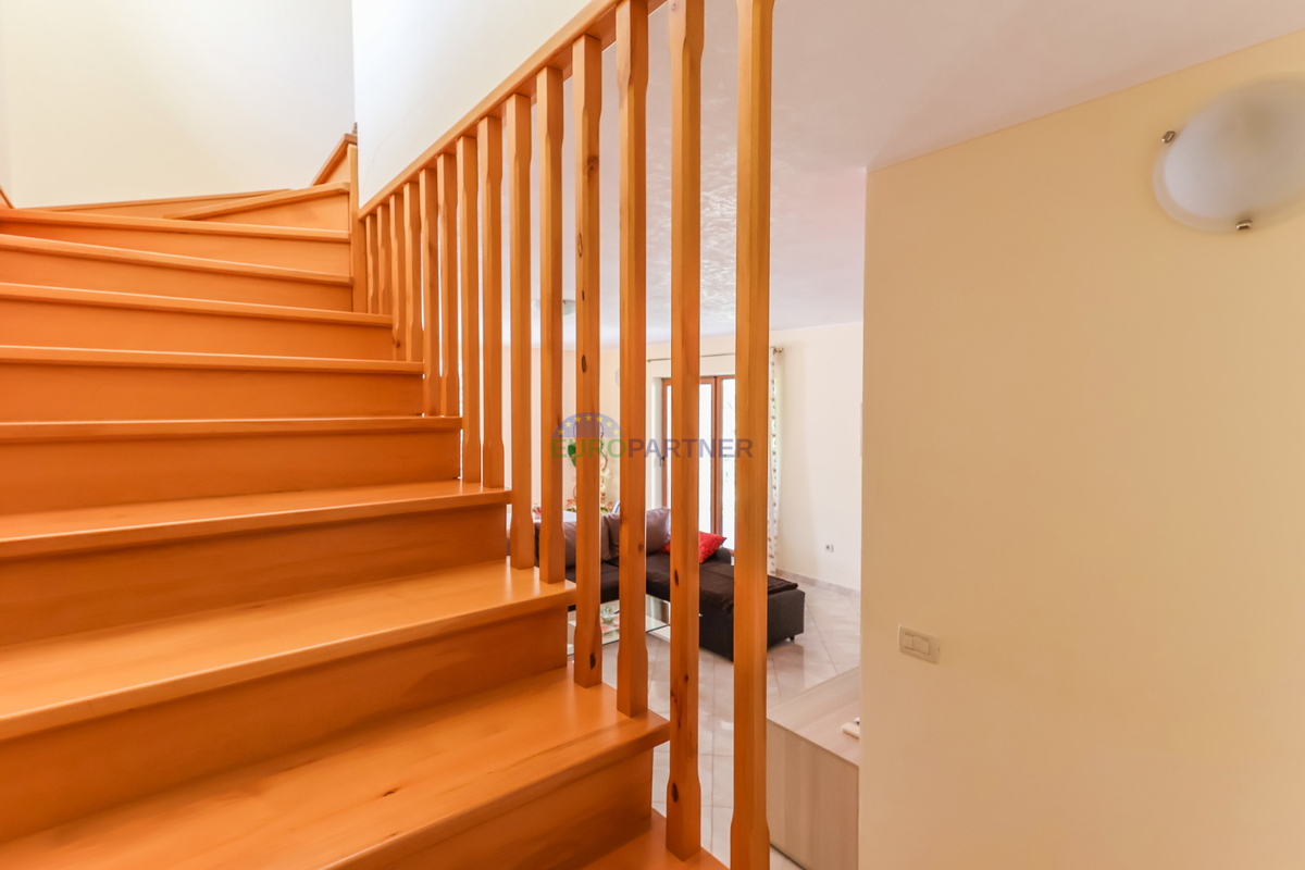 Mediteranska hiša z bazenom, 12 km od Poreča