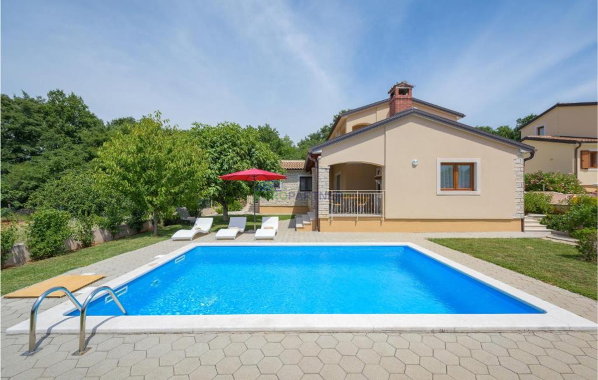 Mediteranska hiša z bazenom, 12 km od Poreča
