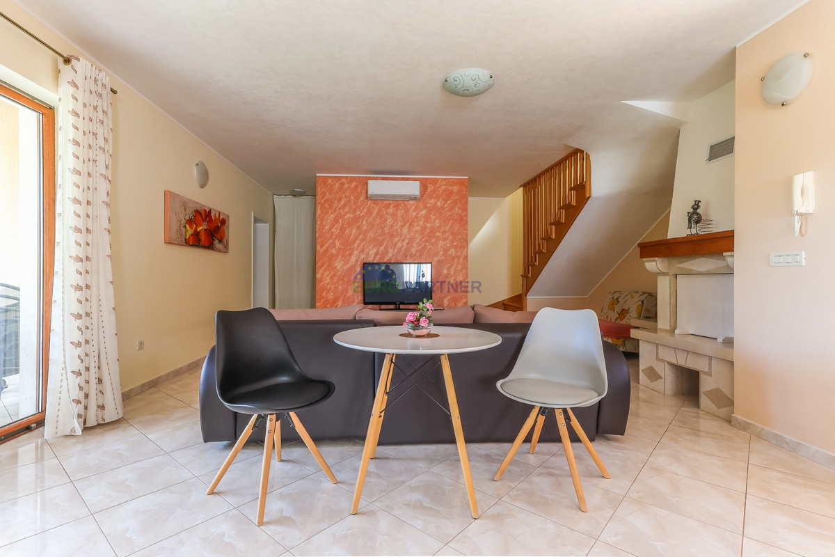 Mediteranska hiša z bazenom, 12 km od Poreča