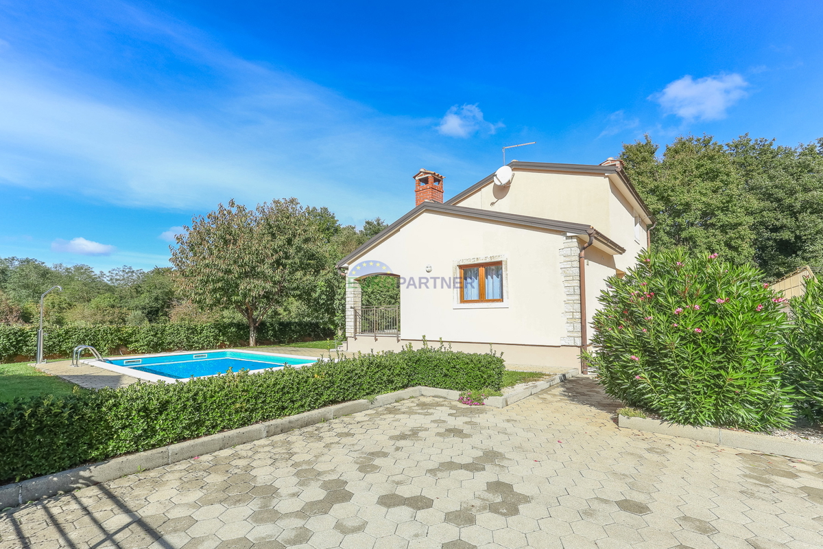 Mediteranska hiša z bazenom, 12 km od Poreča