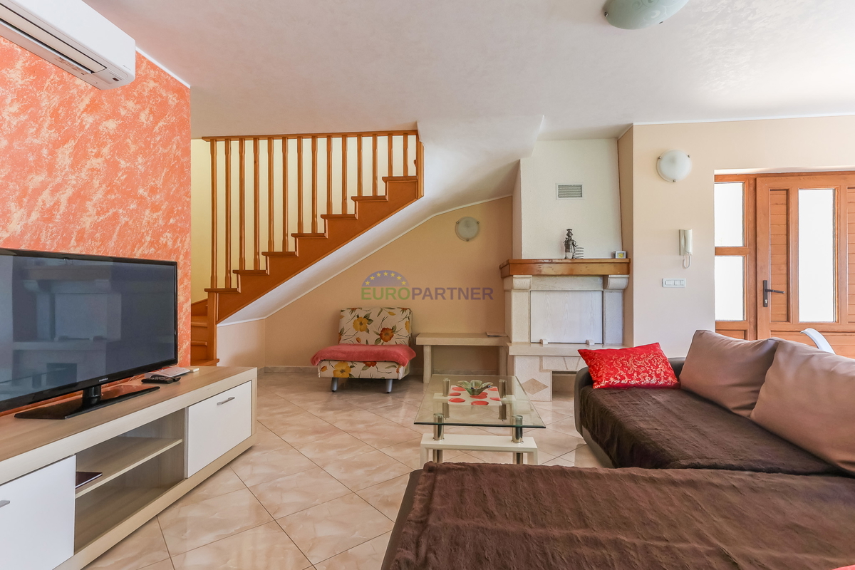 Mediteranska hiša z bazenom, 12 km od Poreča