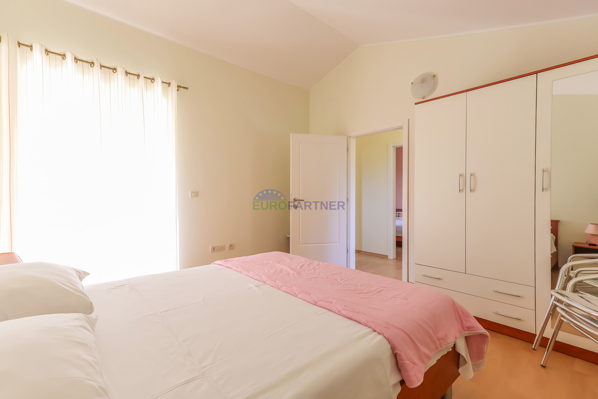 Mediteranska hiša z bazenom, 12 km od Poreča