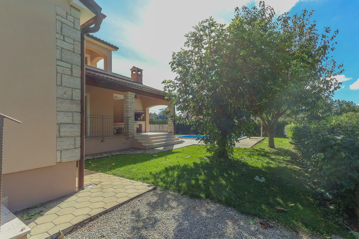 Mediteranska hiša z bazenom, 12 km od Poreča