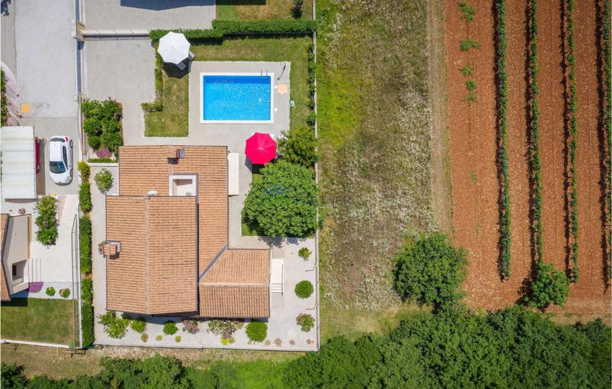 Mediteranska hiša z bazenom, 12 km od Poreča
