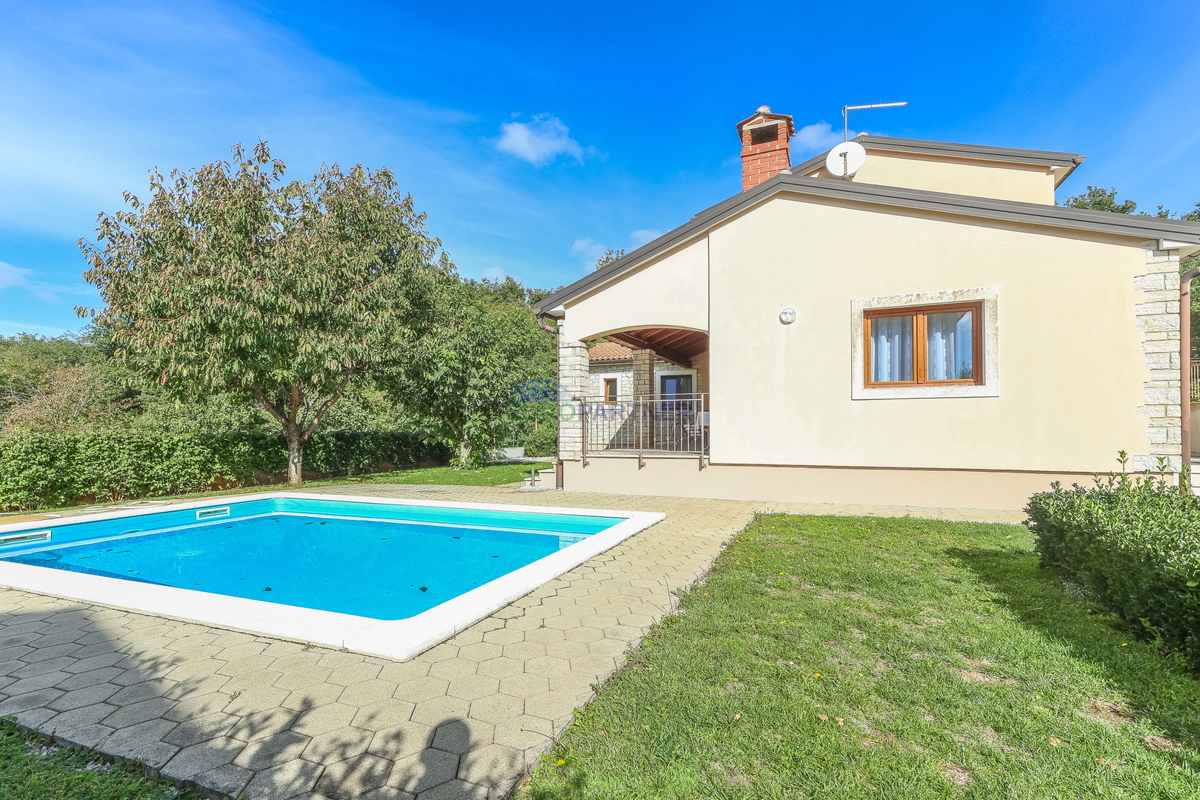 Mediteranska hiša z bazenom, 12 km od Poreča