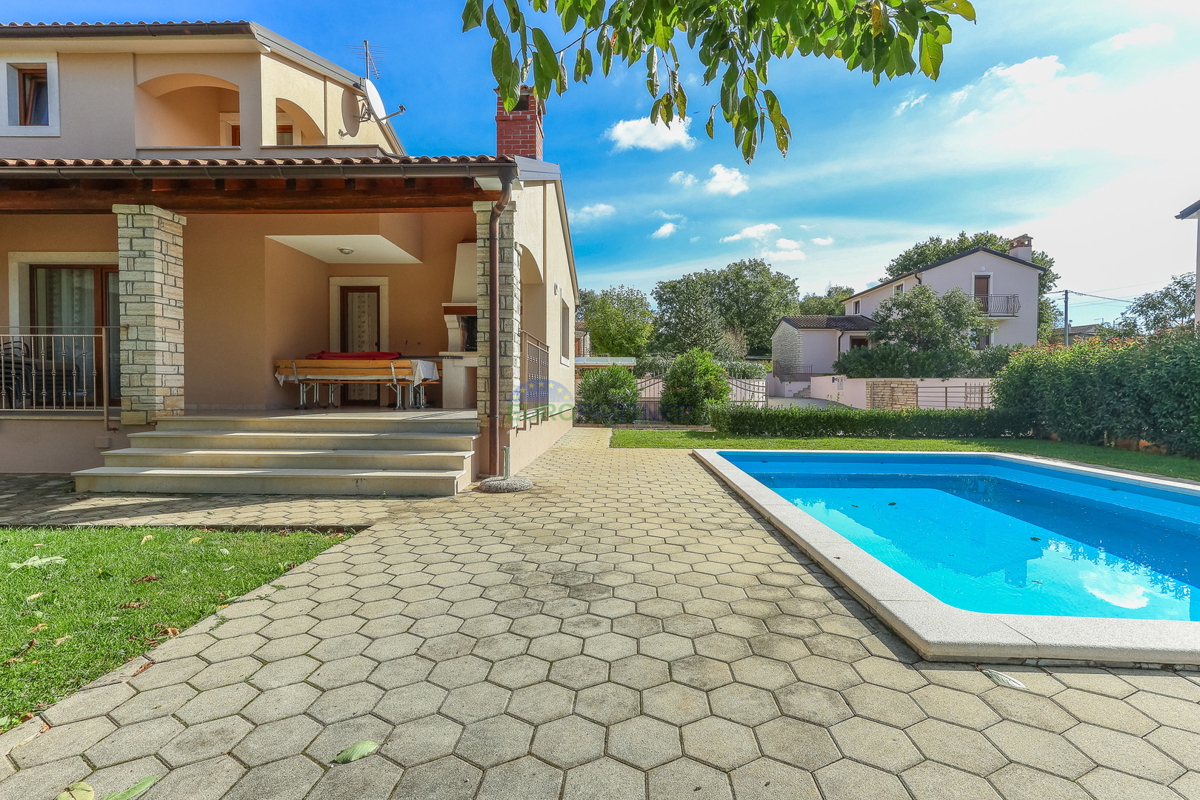 Mediteranska hiša z bazenom, 12 km od Poreča