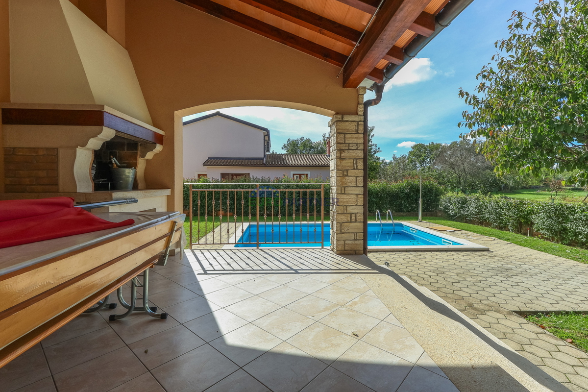 Mediteranska hiša z bazenom, 12 km od Poreča