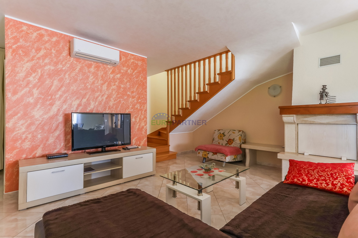 Mediteranska hiša z bazenom, 12 km od Poreča