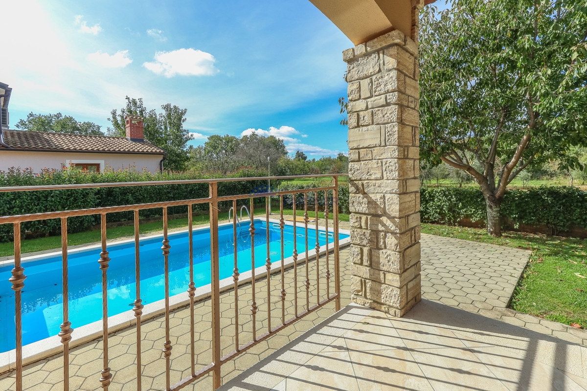 Mediteranska hiša z bazenom, 12 km od Poreča