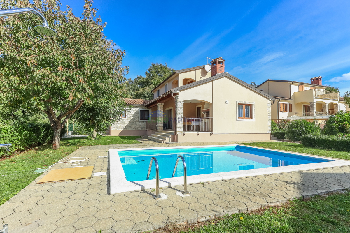 Mediteranska hiša z bazenom, 12 km od Poreča
