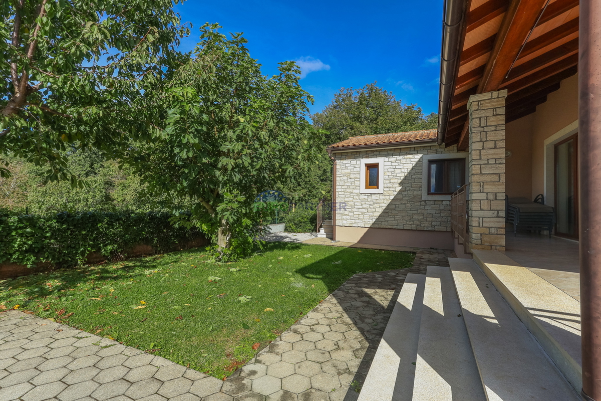 Mediteranska hiša z bazenom, 12 km od Poreča