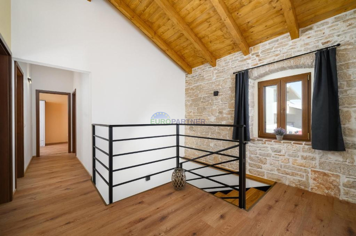 Čudovita obnovljena kamnita hiša z bazenom, okolica Poreča, Istra