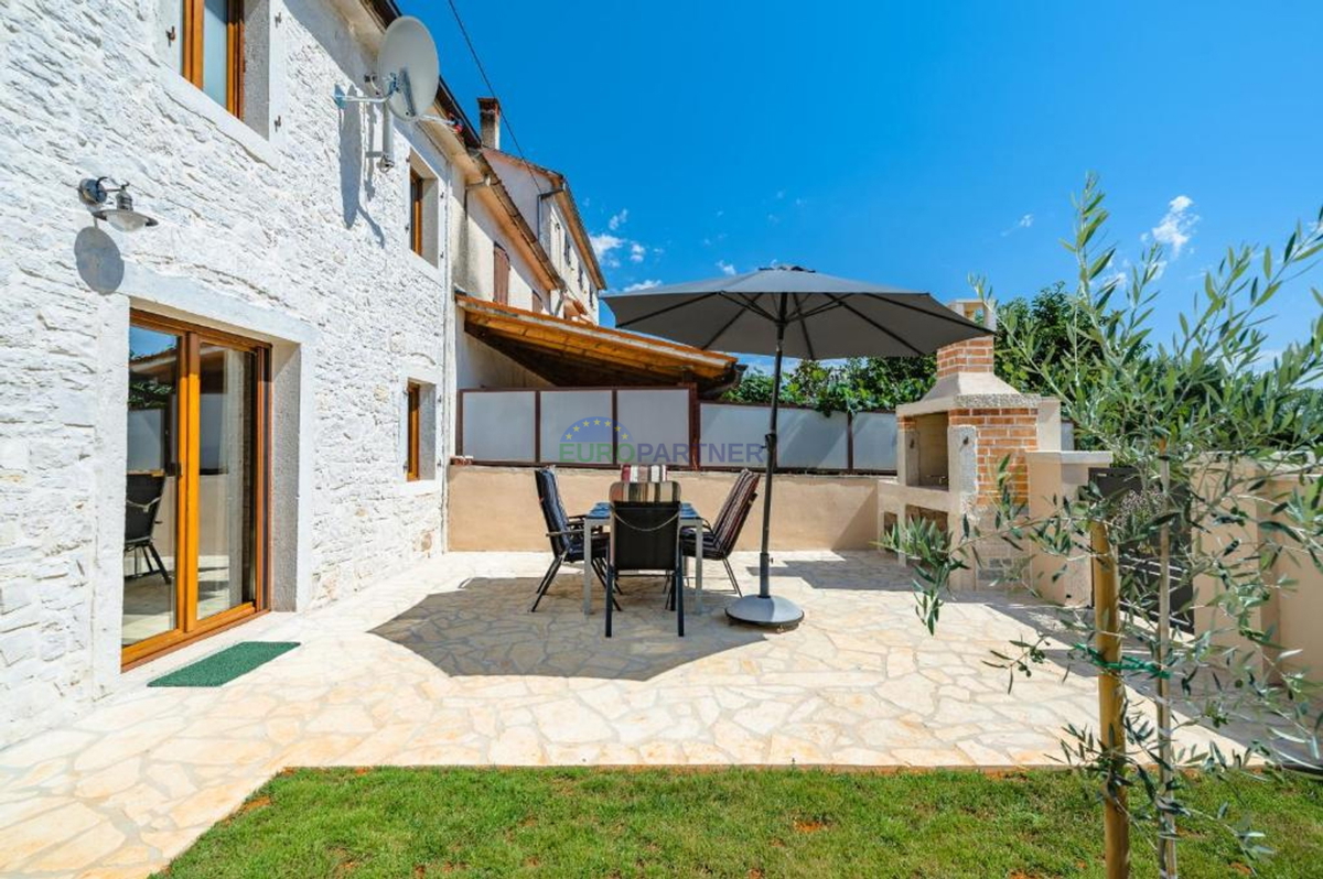 Čudovita obnovljena kamnita hiša z bazenom, okolica Poreča, Istra