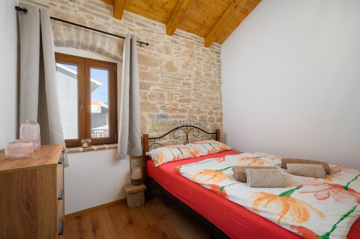 Čudovita obnovljena kamnita hiša z bazenom, okolica Poreča, Istra