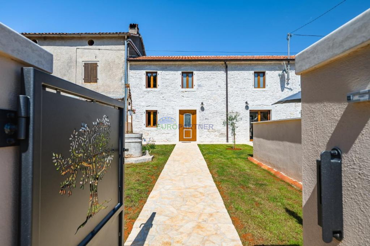 Čudovita obnovljena kamnita hiša z bazenom, okolica Poreča, Istra