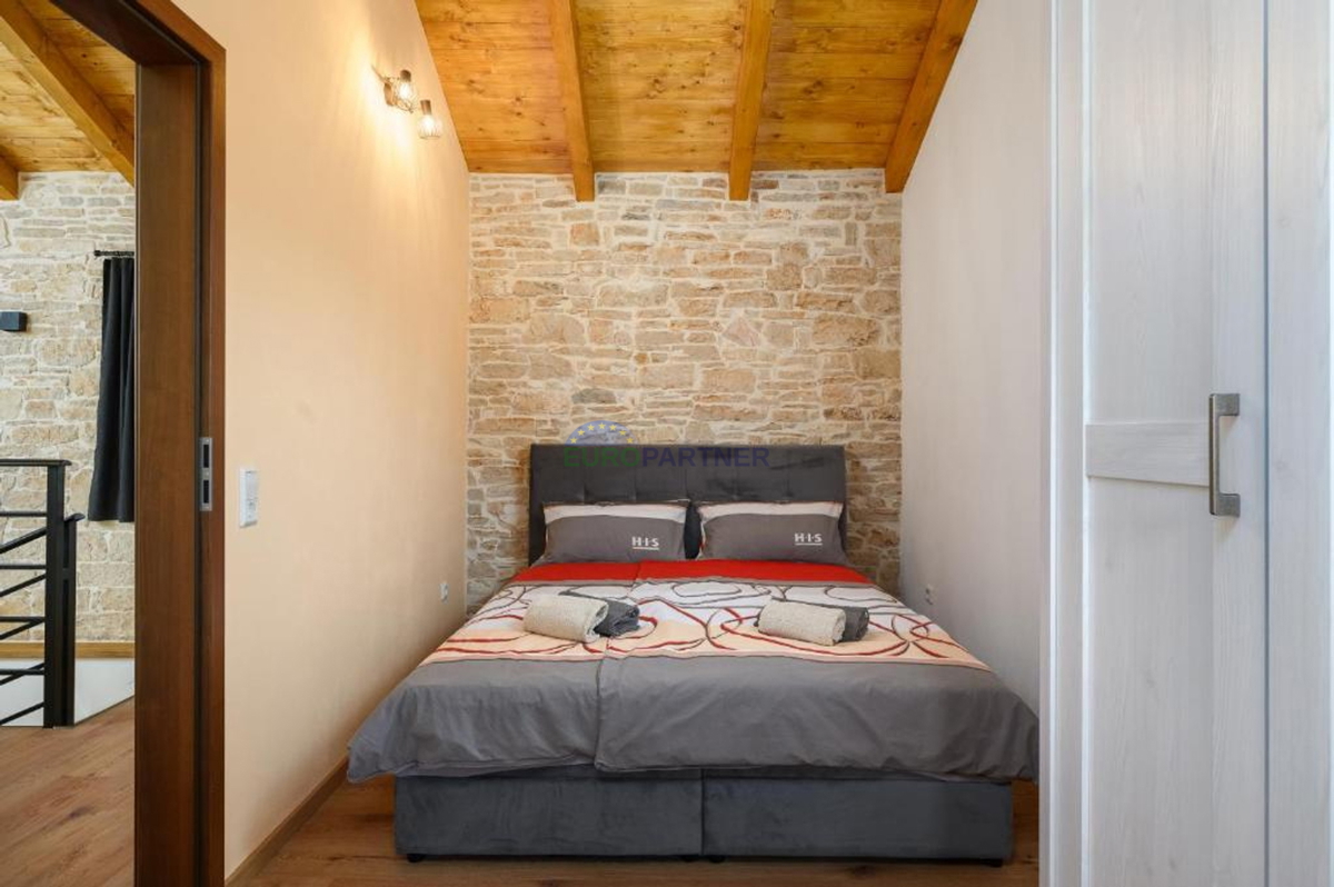 Čudovita obnovljena kamnita hiša z bazenom, okolica Poreča, Istra