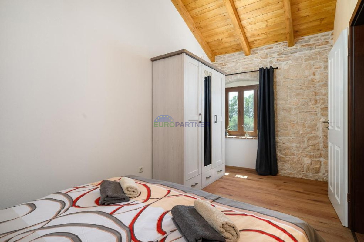 Čudovita obnovljena kamnita hiša z bazenom, okolica Poreča, Istra