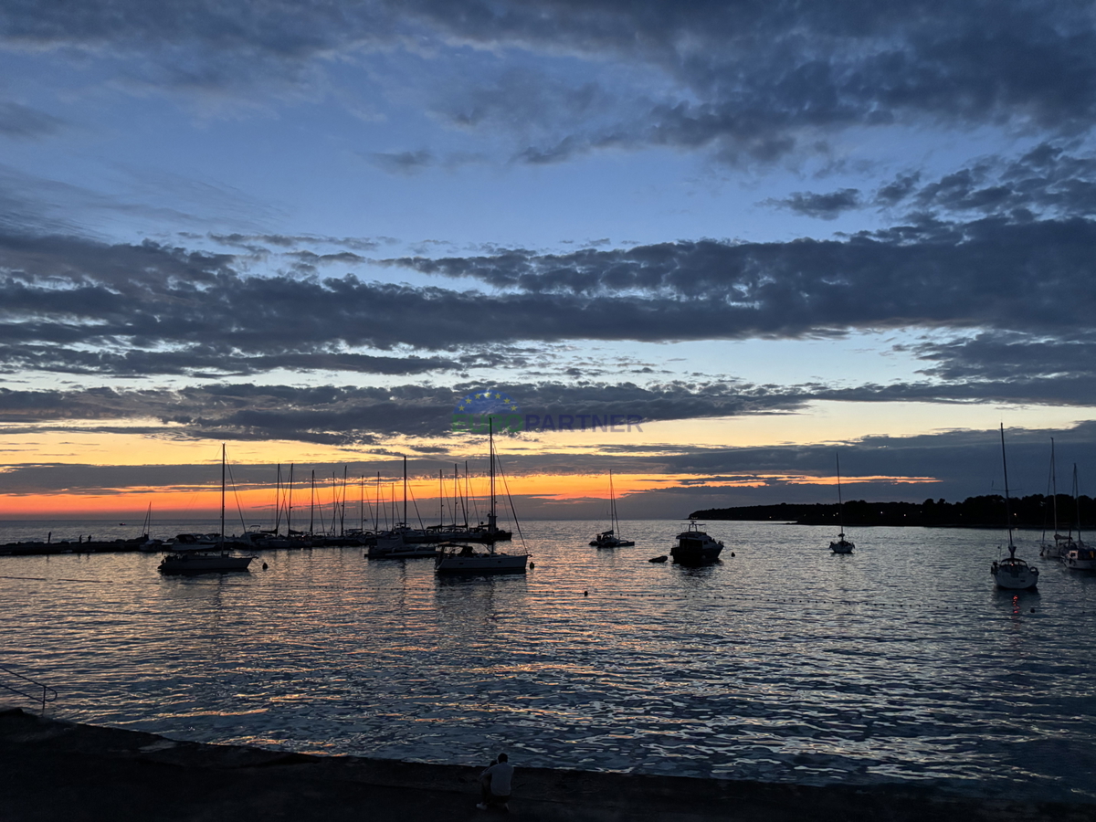 Istra, Novigrad, stanovanje blizu morja z zunanjo kuhinjo