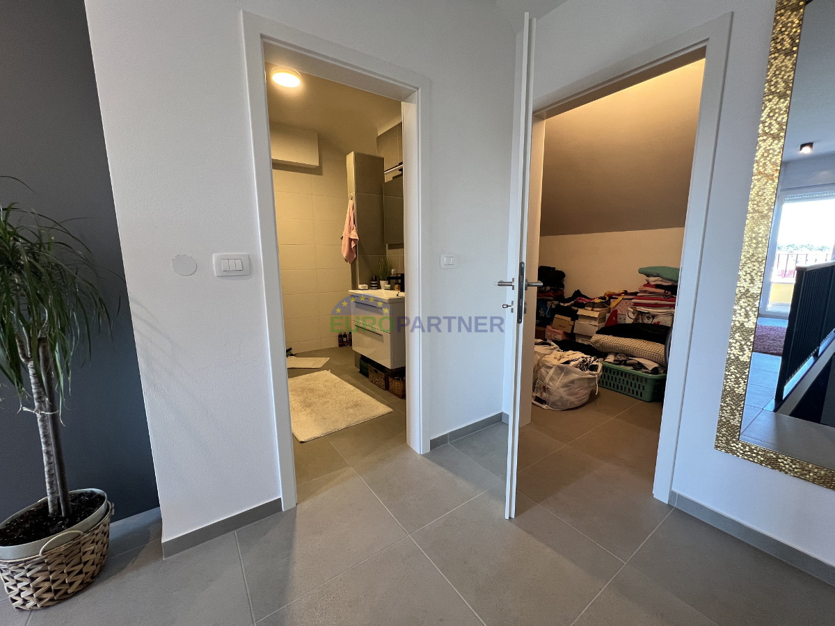 Istra, Novigrad, čudovita vrstna hiša z razgledom na morje