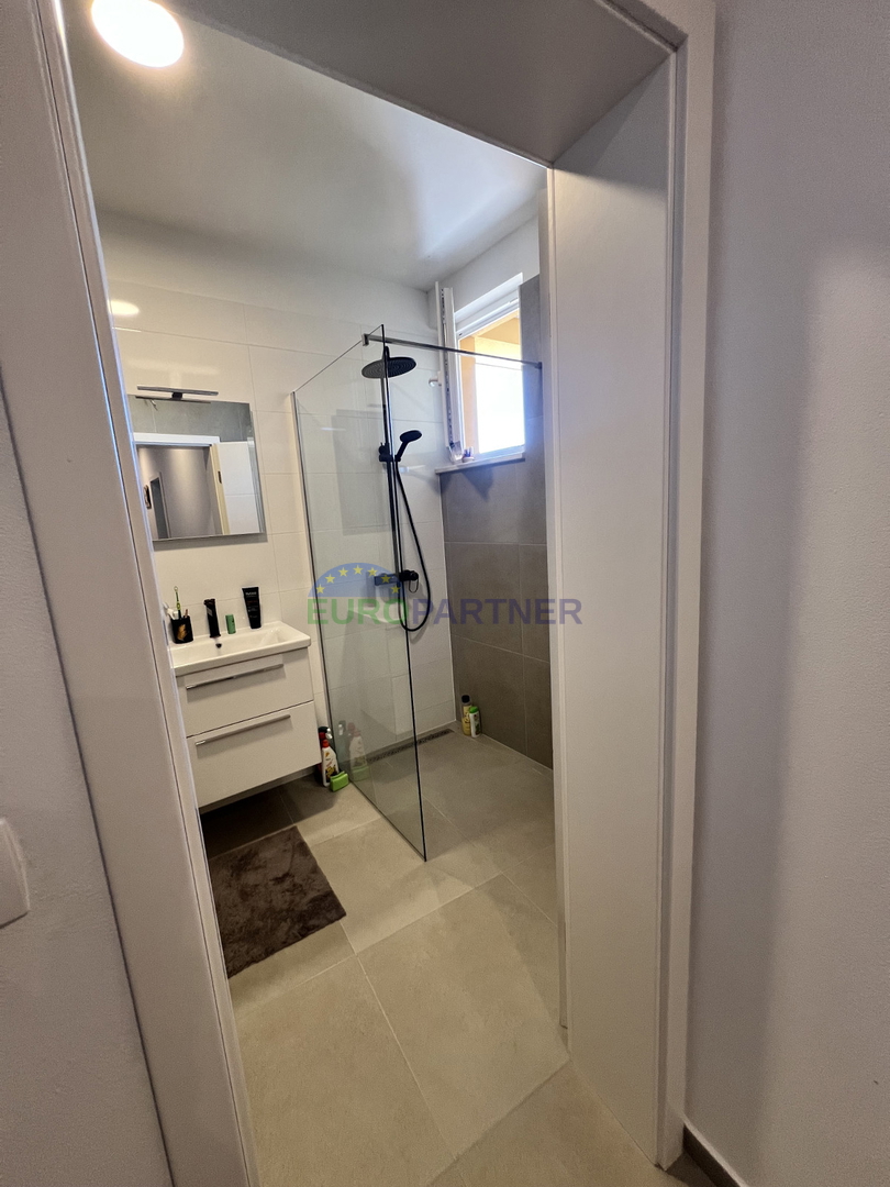 Istra, Novigrad, čudovita vrstna hiša z razgledom na morje