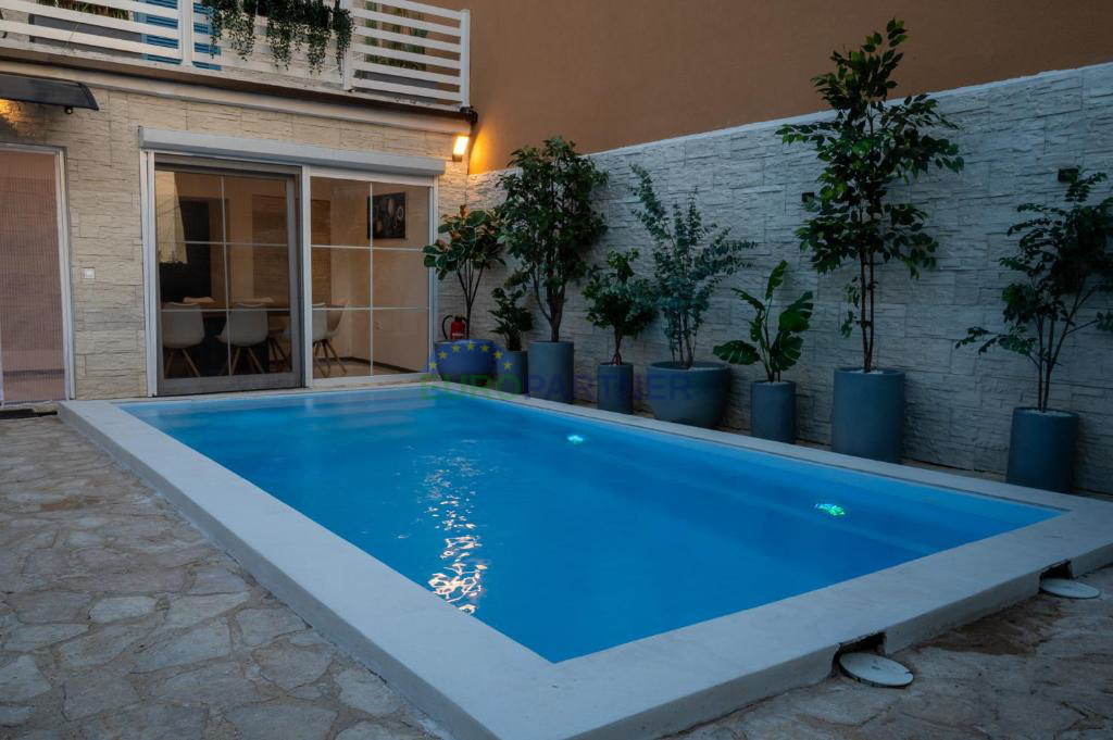 Renovirana istrska kamnita hiša s bazenom – 3 km od Poreča