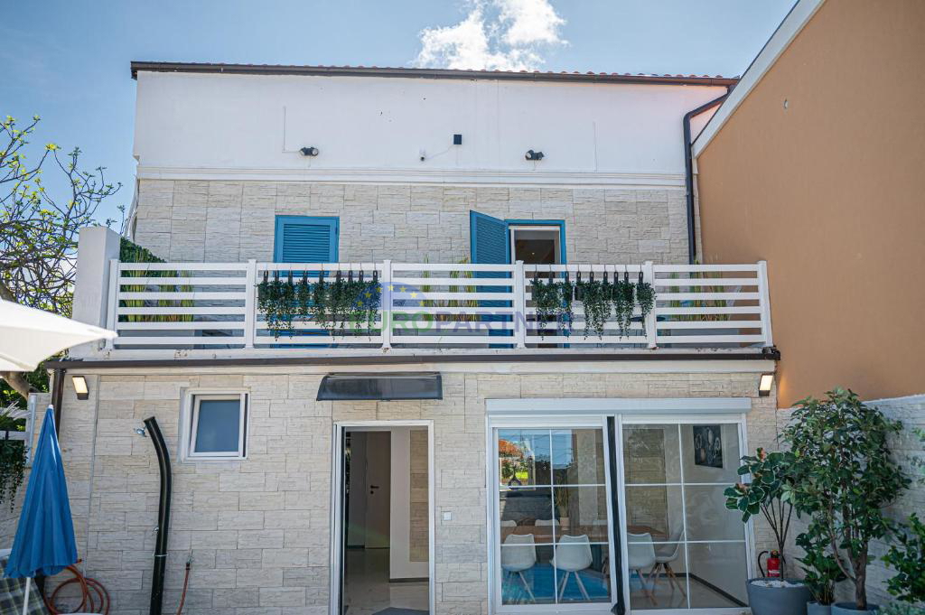 Renovirana istrska kamnita hiša s bazenom – 3 km od Poreča