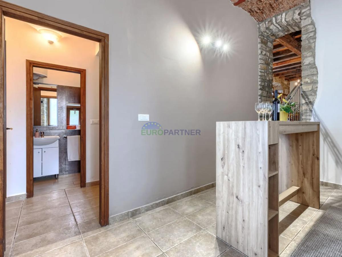 Istra, Oprtalj, hiša v starem mestnem jedru z lepim razgledom