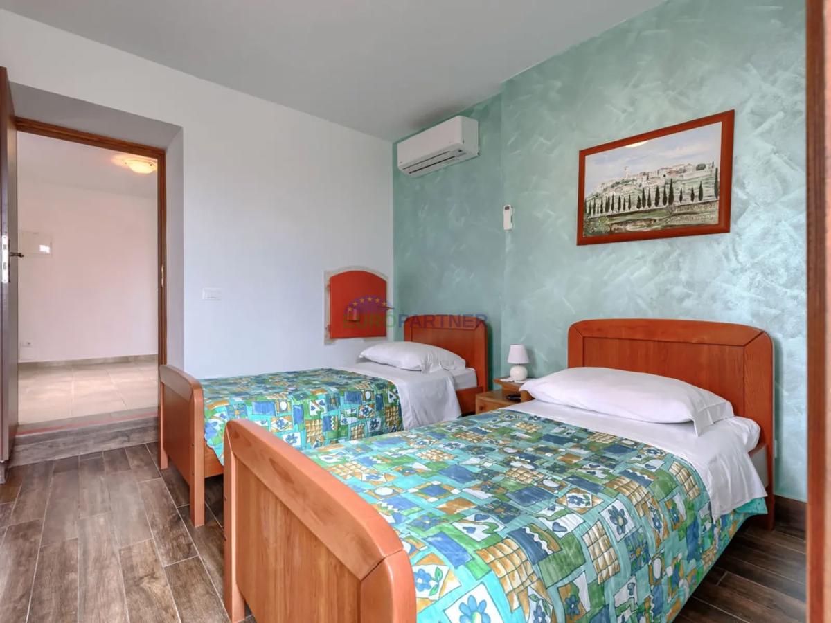 Istra, Oprtalj, hiša v starem mestnem jedru z lepim razgledom