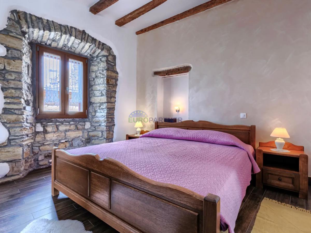 Istra, Oprtalj, hiša v starem mestnem jedru z lepim razgledom