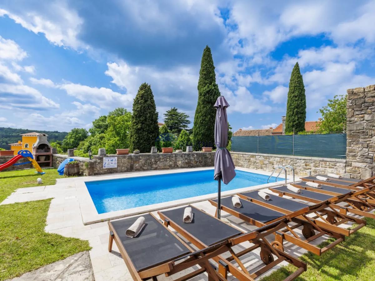 Istra, Oprtalj, hiša v starem mestnem jedru z lepim razgledom