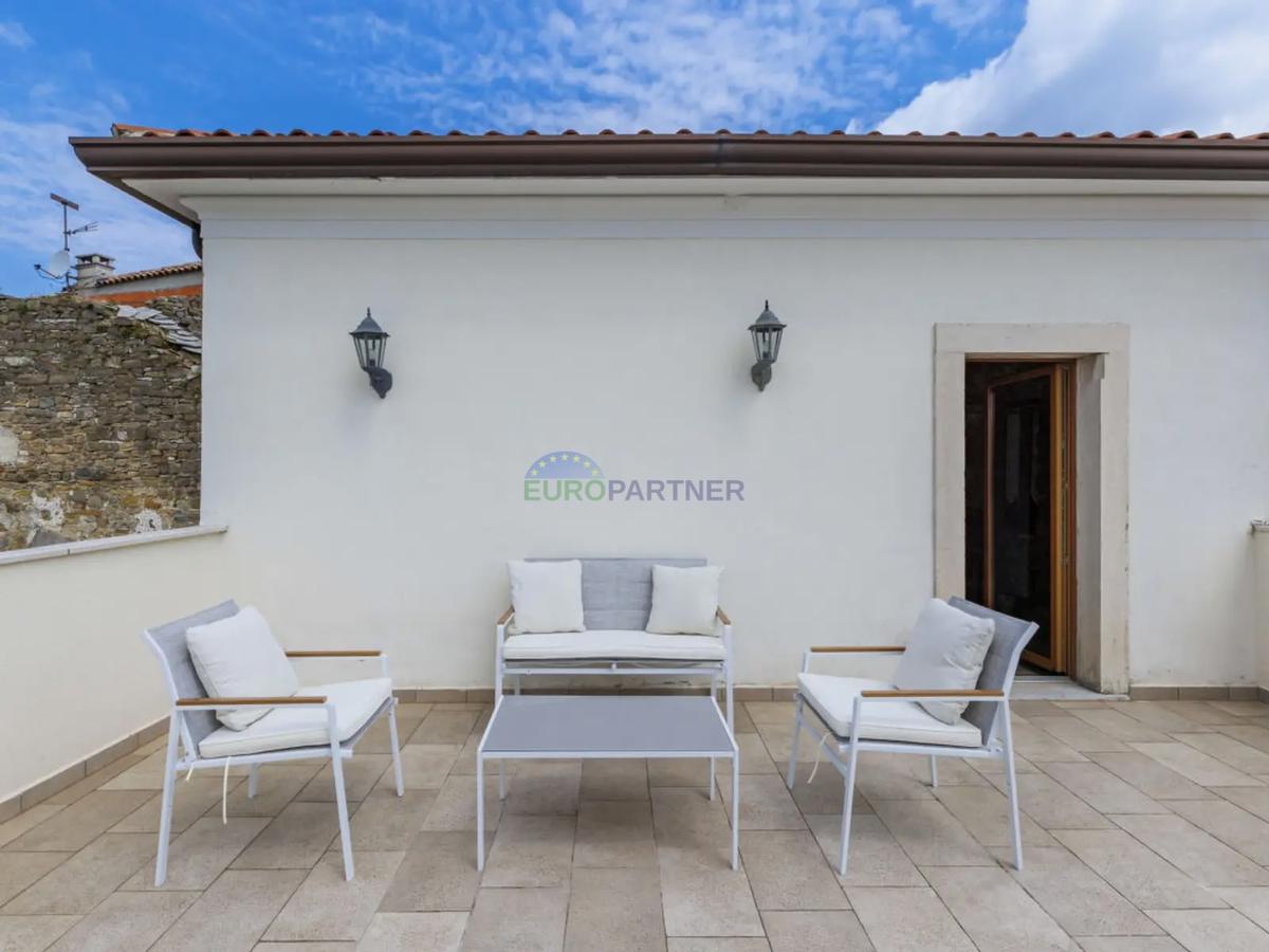 Istra, Oprtalj, hiša v starem mestnem jedru z lepim razgledom