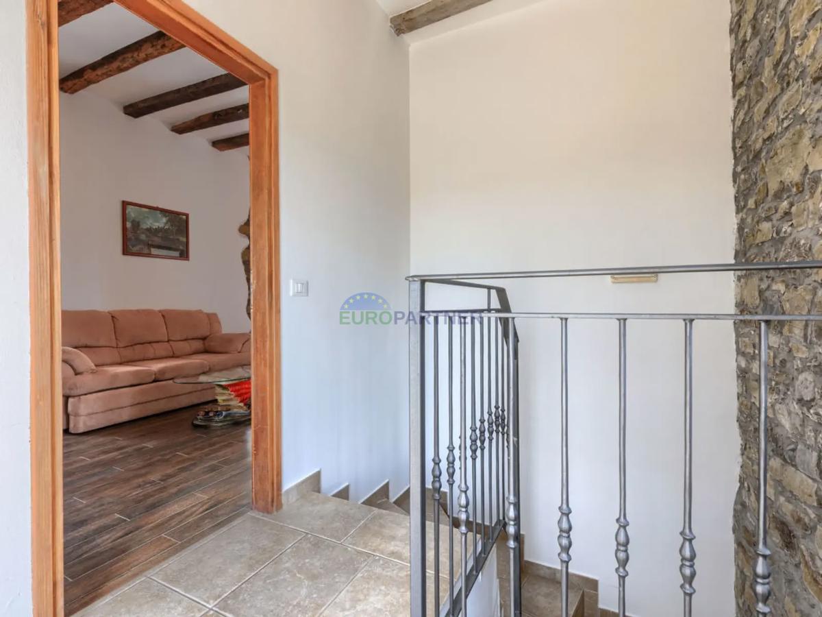 Istra, Oprtalj, hiša v starem mestnem jedru z lepim razgledom