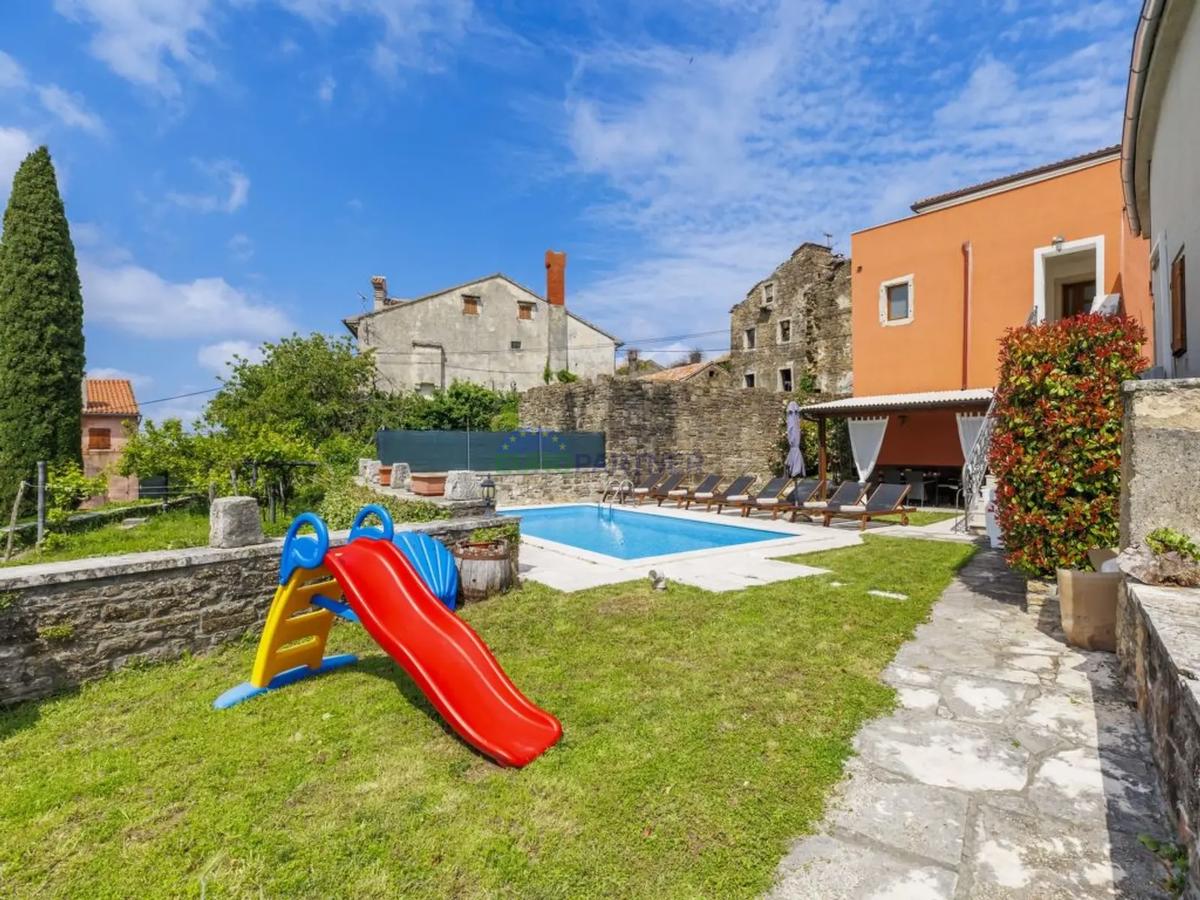 Istra, Oprtalj, hiša v starem mestnem jedru z lepim razgledom