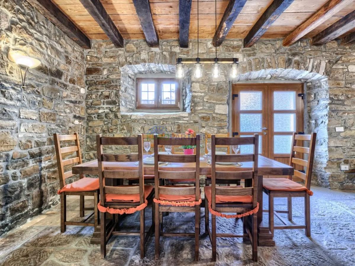 Istra, Oprtalj, hiša v starem mestnem jedru z lepim razgledom