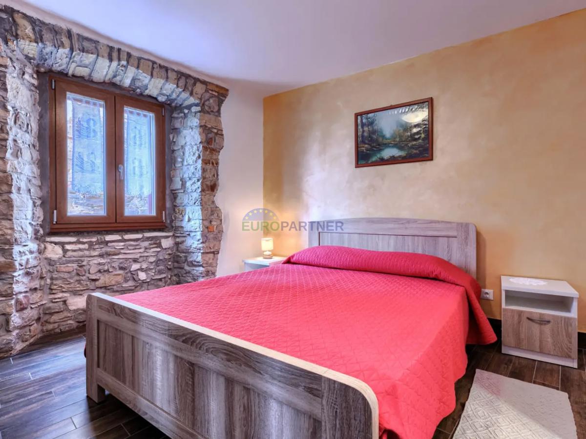 Istra, Oprtalj, hiša v starem mestnem jedru z lepim razgledom