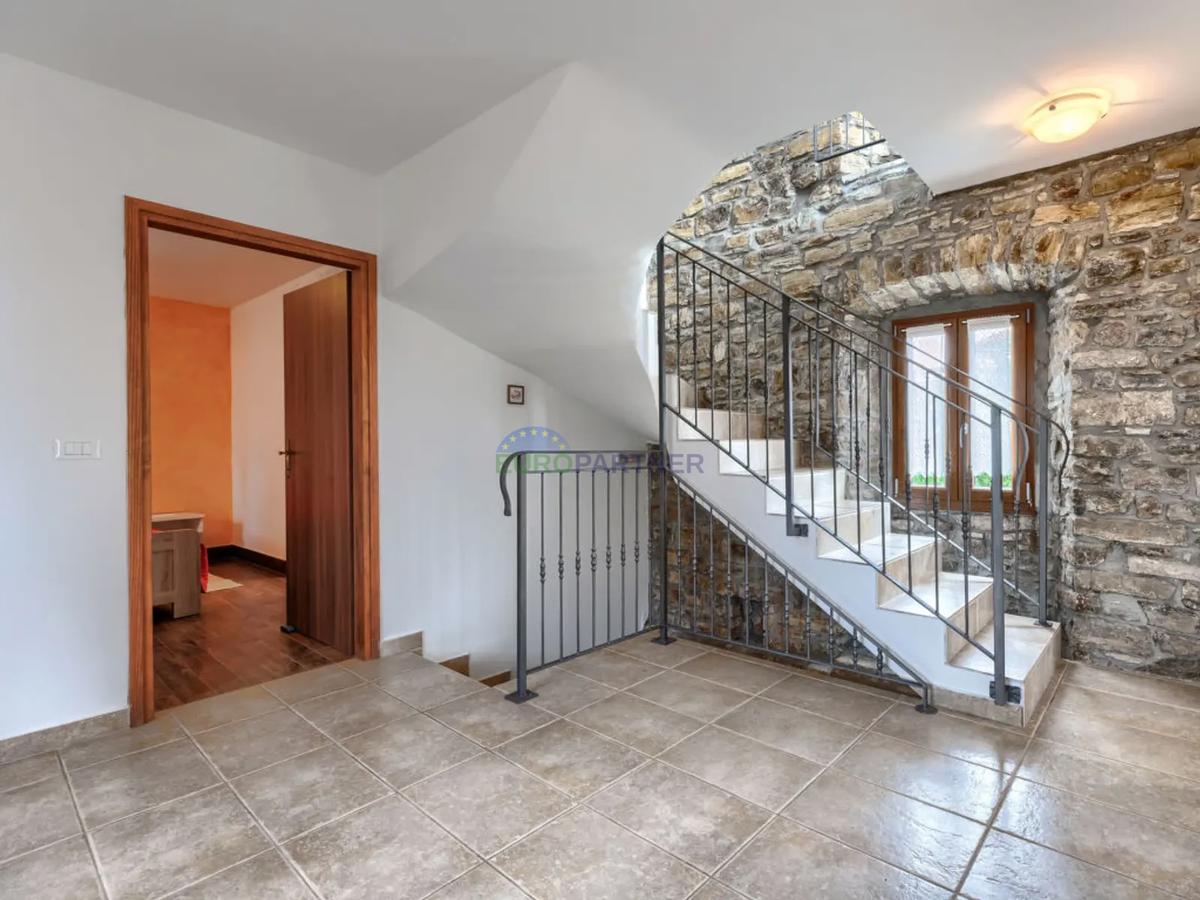 Istra, Oprtalj, hiša v starem mestnem jedru z lepim razgledom