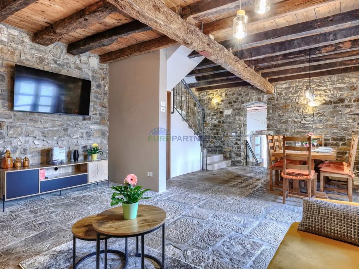 Istra, Oprtalj, hiša v starem mestnem jedru z lepim razgledom