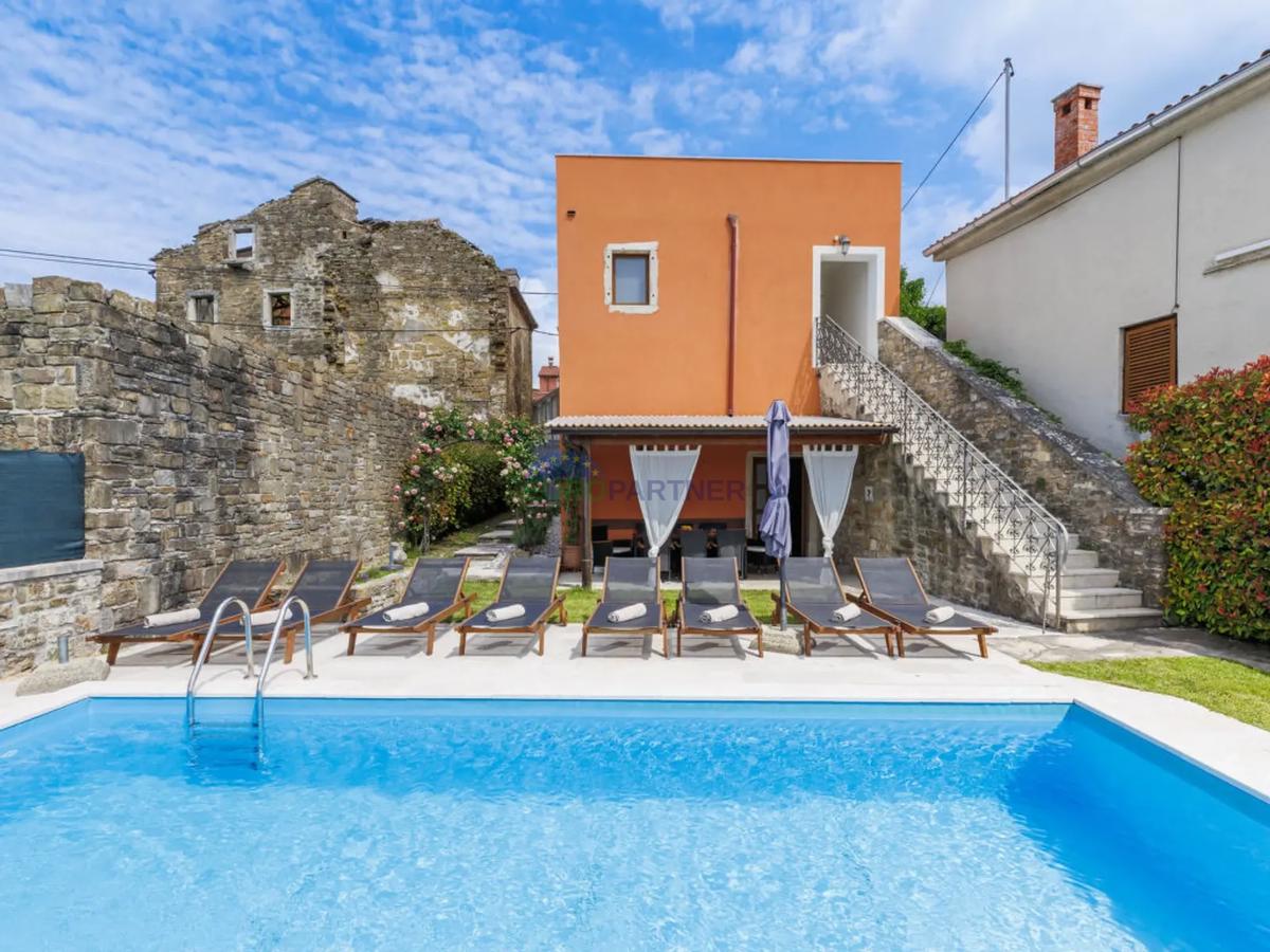 Istra, Oprtalj, hiša v starem mestnem jedru z lepim razgledom