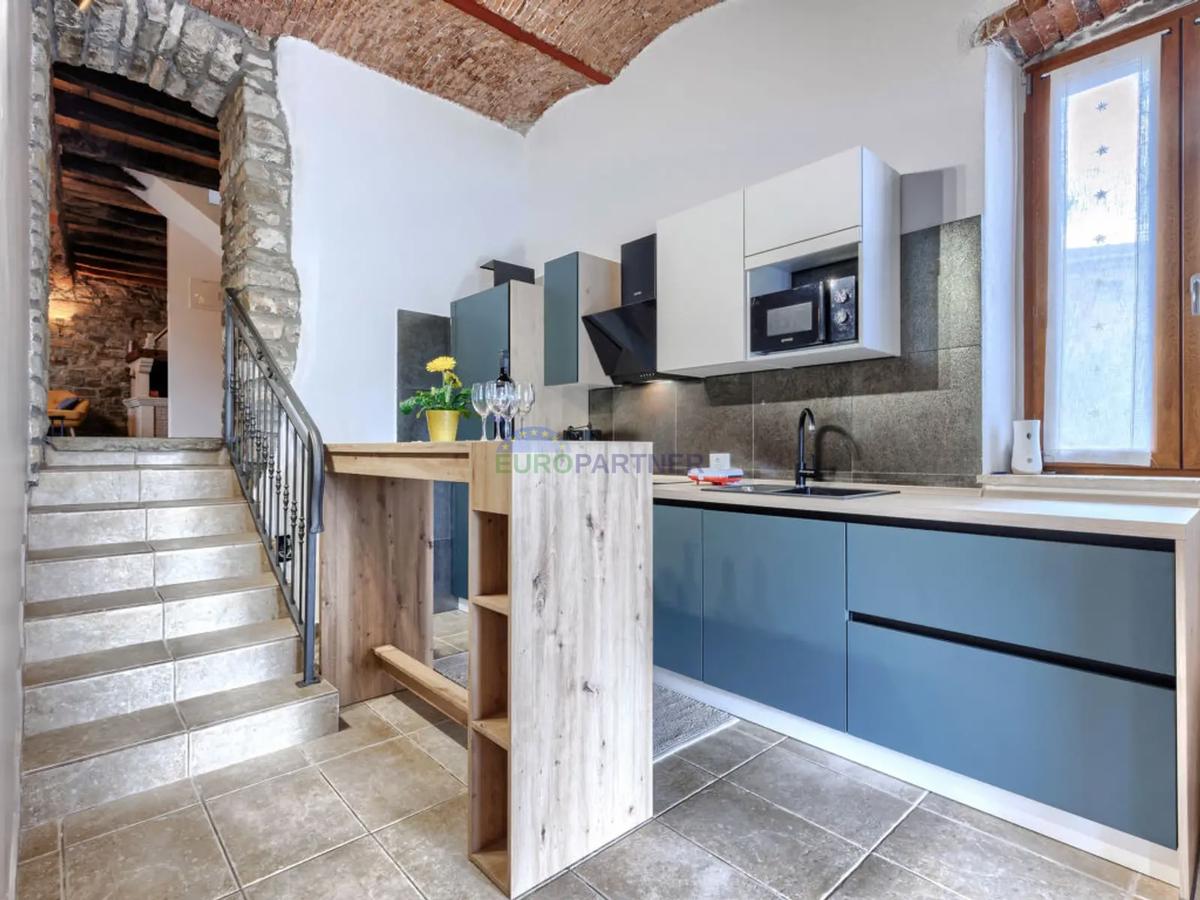 Istra, Oprtalj, hiša v starem mestnem jedru z lepim razgledom