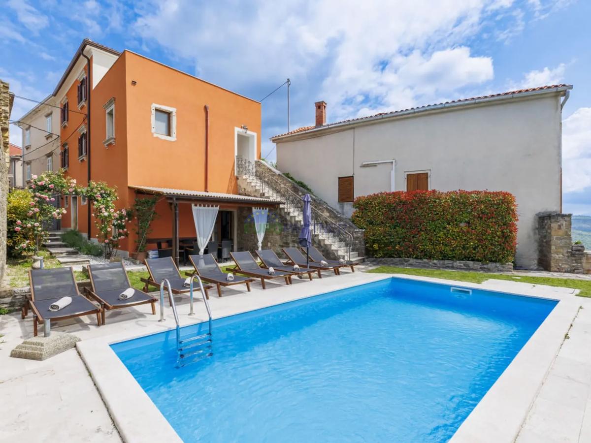 Istra, Oprtalj, hiša v starem mestnem jedru z lepim razgledom