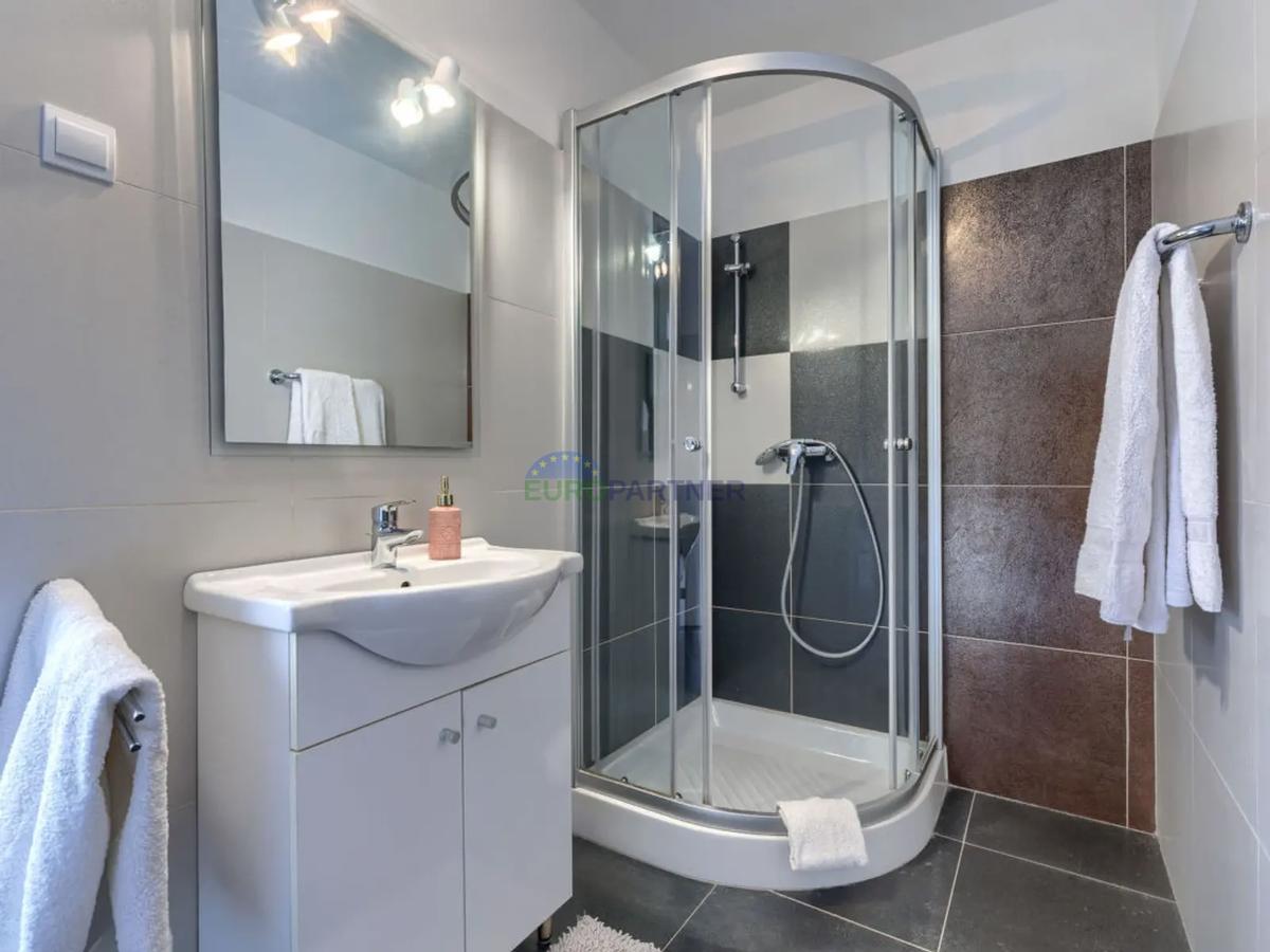 Istra, Oprtalj, hiša v starem mestnem jedru z lepim razgledom